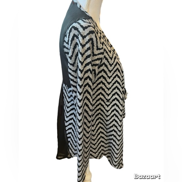 Spoiled Open Front Top With Sheer Back Long Sleeve Gray/black Size Large - Picture 2 of 4